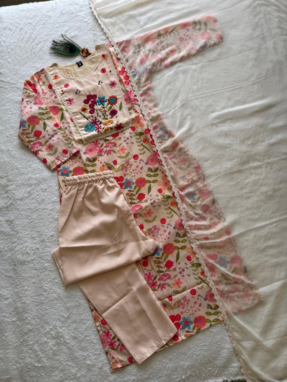 Catchy Peach Blossom Pure Linen Cotton Embroidered Suit Set