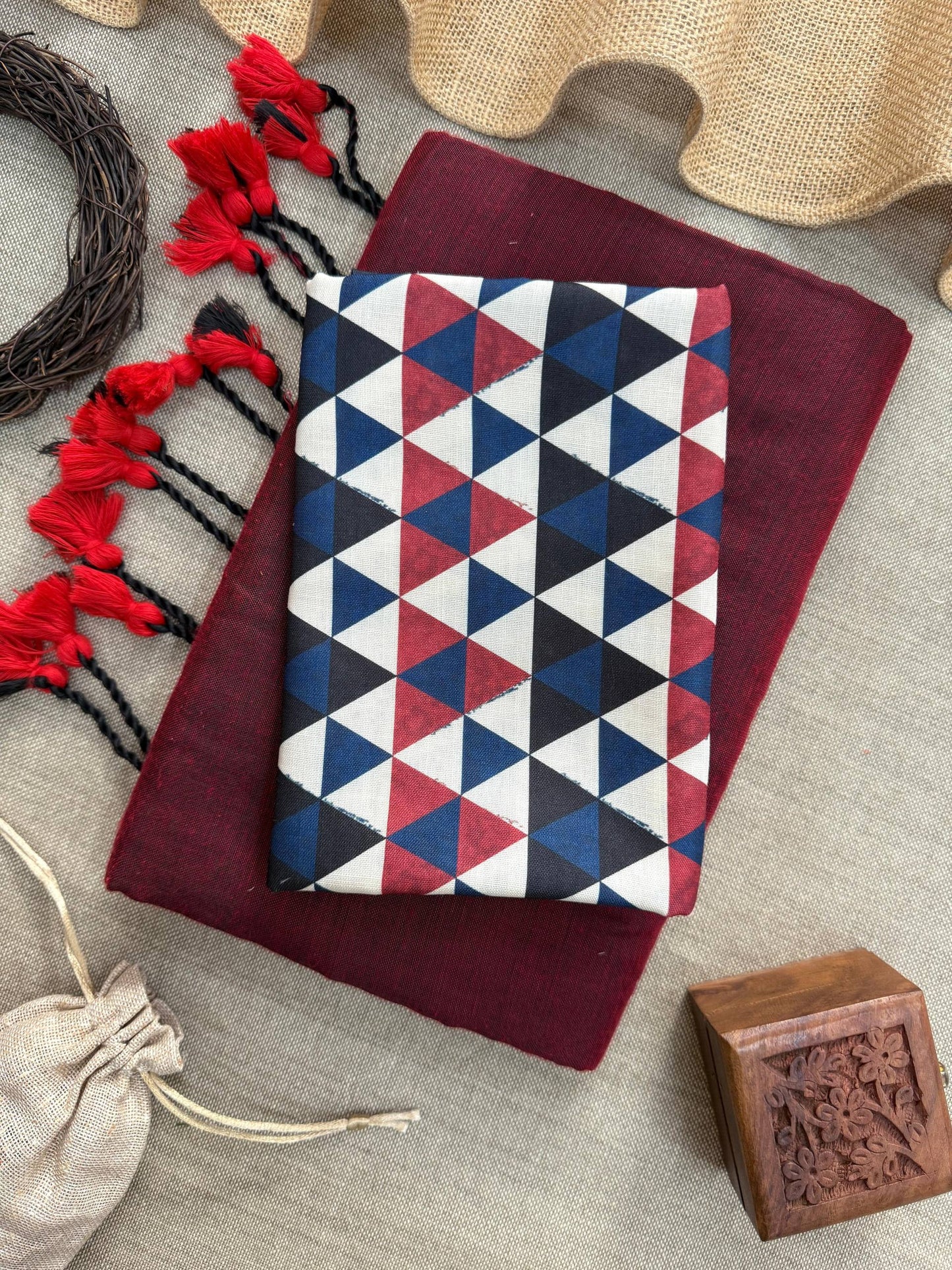 AWSOME - MAROON HANDLOOM COTTON SAREE WITH PRINTED BLOUSE