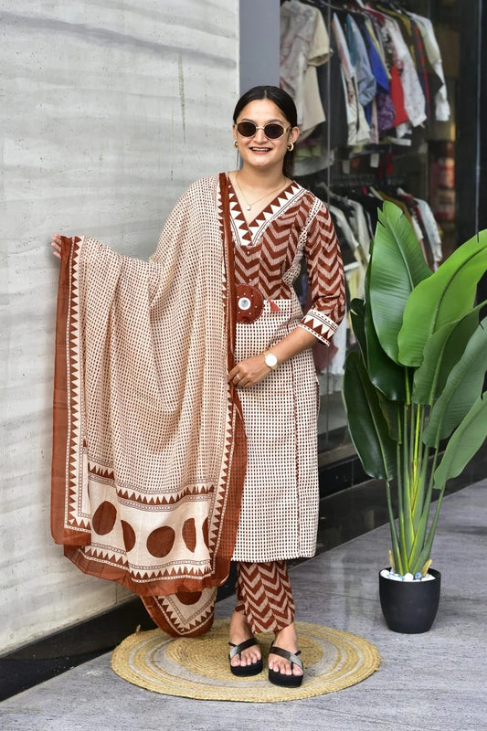 VERY BEAUTIFUL PURE MUL COTTON EMBROIDERY SUIT SET