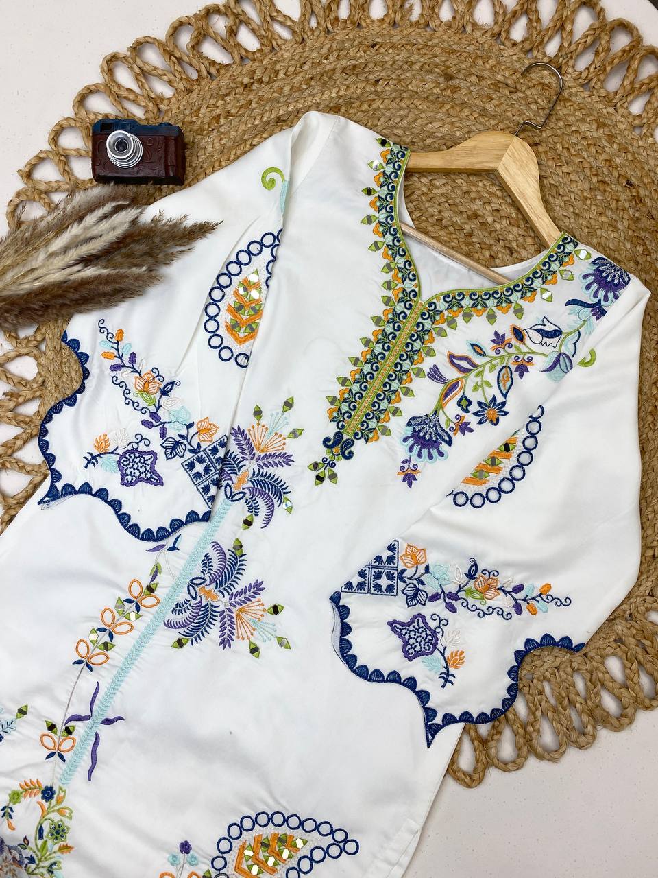 Aaina Glam Beautiful Suit Set