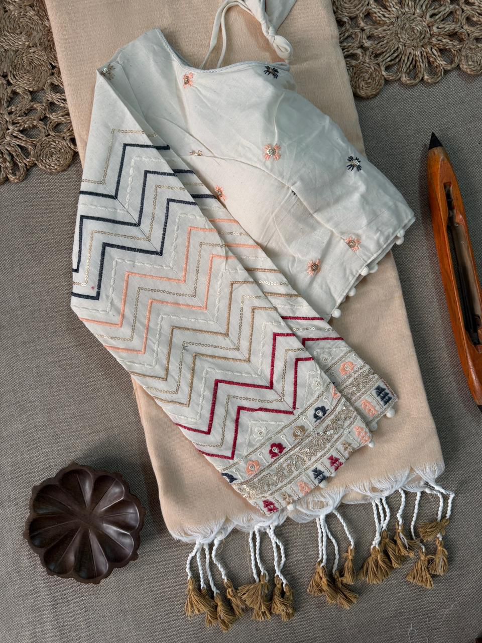 Dharma Exclusive - Off White Handloom Cotton Saree With Havy Embroidery Stitched Blouse