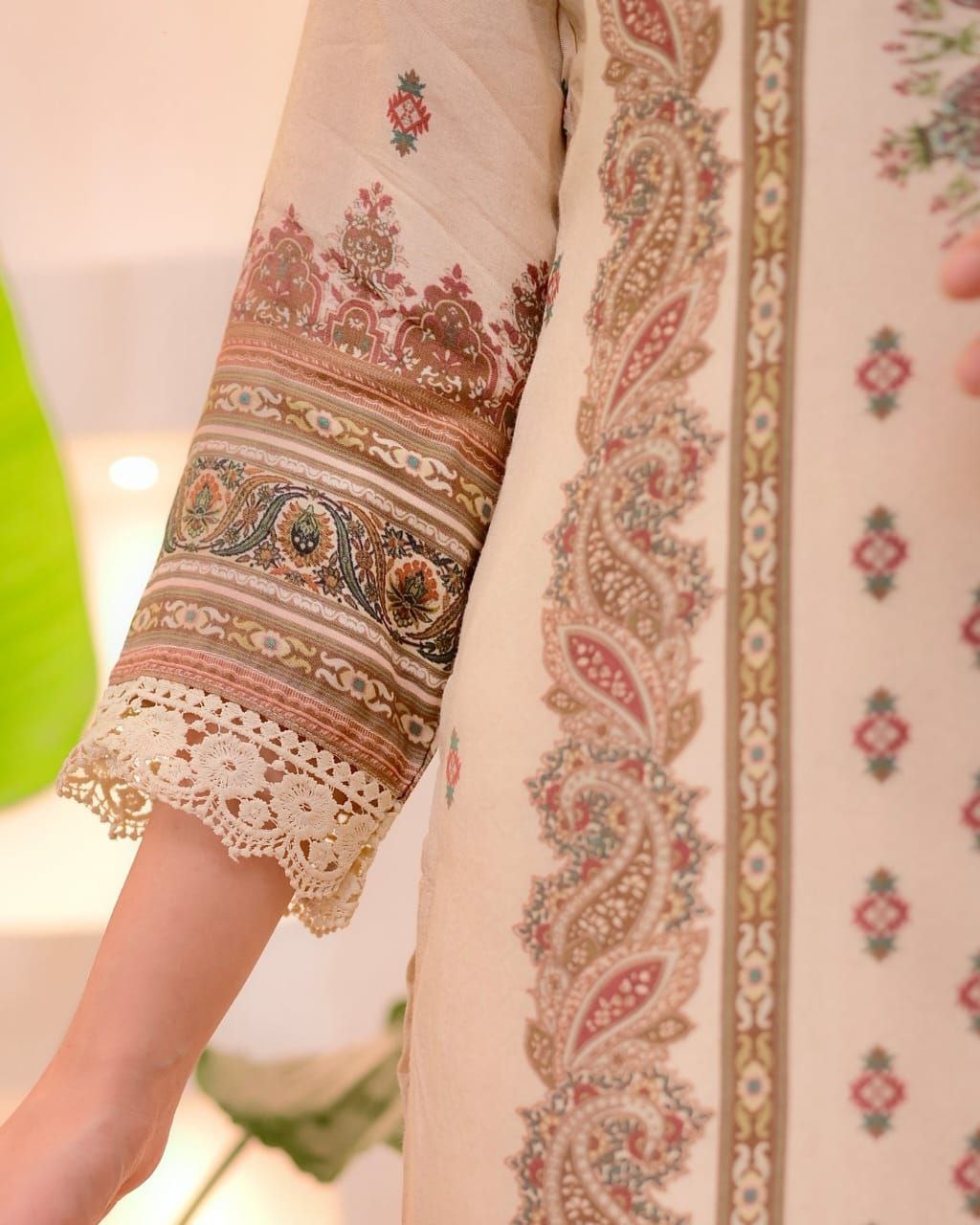 Elegant Cream Heavy Muslin Digital Printed Suit Set with Delicate Lace Work