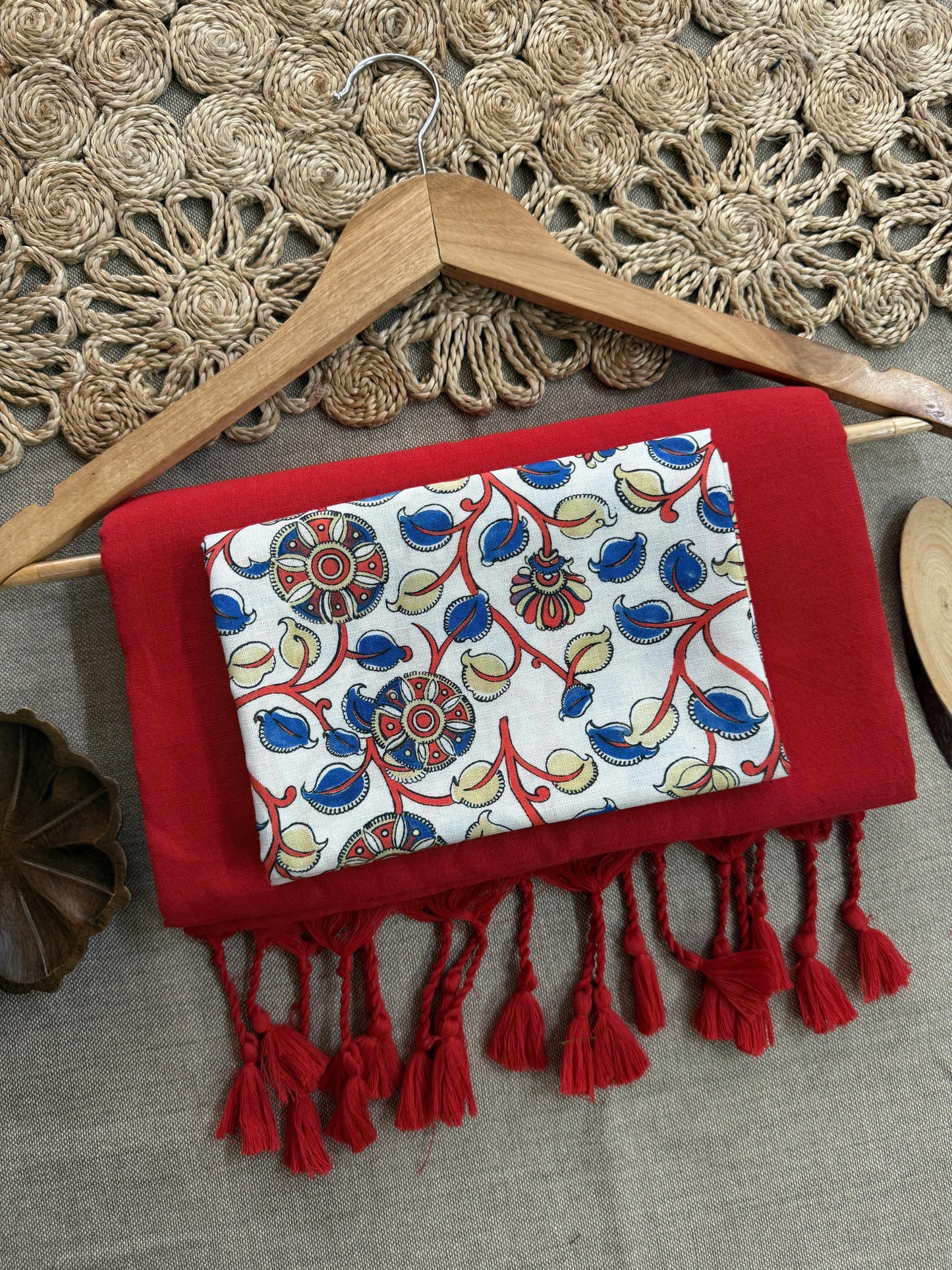 Dharma Exclusive - Red Handloom Cotton Saree With Kalamkari Printed Blouse