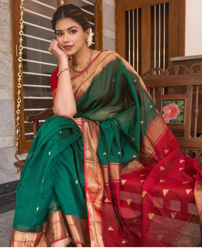 TRADITIONAL KANJIVARAM SILK SAREE AND DOUBLE ZARI WOVEN BORDERS WITH RICH PALLU