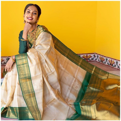 Women Kanjeevaram Woven Silk Saree with Contrast Border