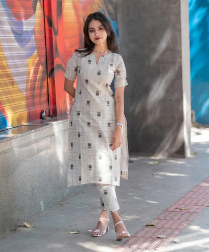 VERY ELEGANT PURE LINEN PRINTED CORD SET