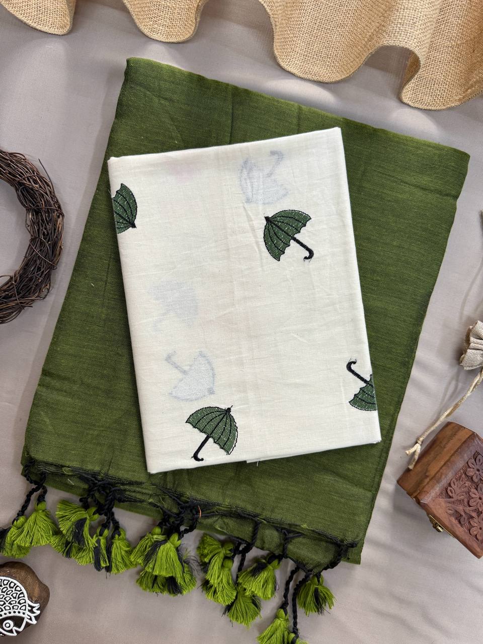 Green Handloom Cotton Saree With Trandy Embroidery Blouse