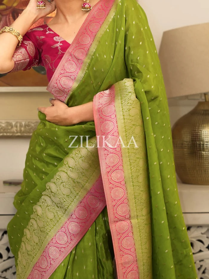 Twirling Green Soft Silk Saree With Vivacious Blouse Piece