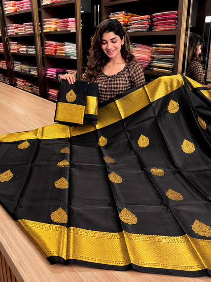Very Beautiful Black Soft Banarasi Silk Saree with Vibrant Blouse Piece