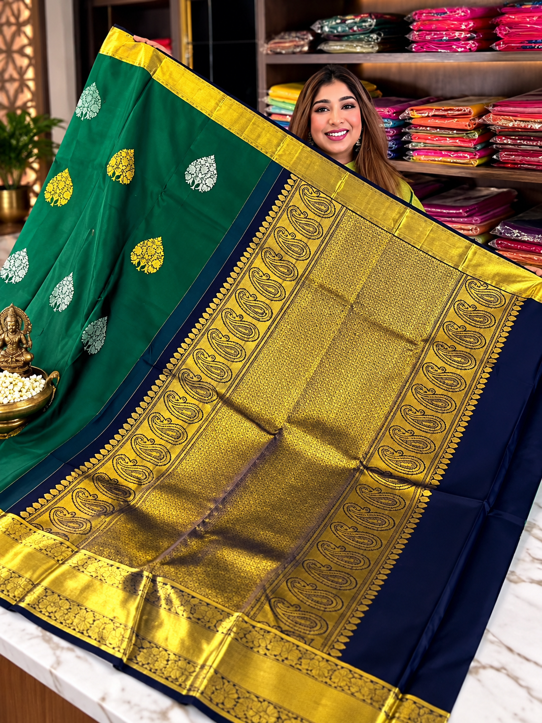 Emerald Green Soft Banarasi Silk Saree With Ineffable Blouse Piece
