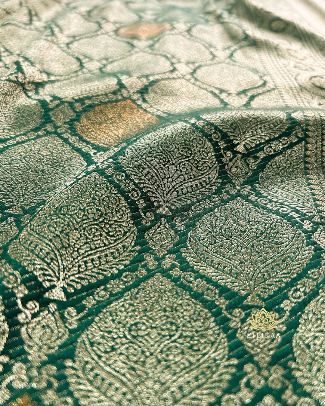 Attractive Green Soft Silk Saree With Captivating Blouse Piece