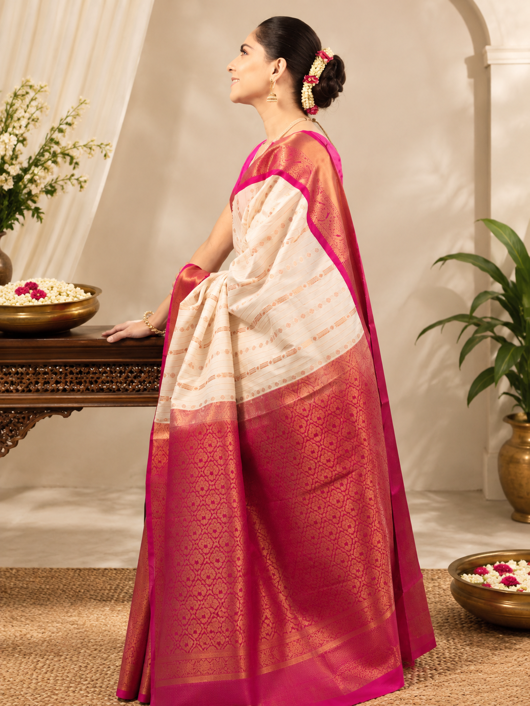 Elegant Cream Handwoven Soft Banarasi Silk Saree with Magenta Pink Pallu