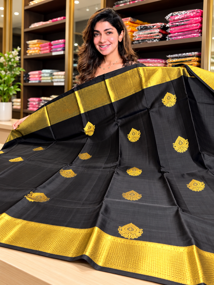 Very Beautiful Black Soft Banarasi Silk Saree with Vibrant Blouse Piece