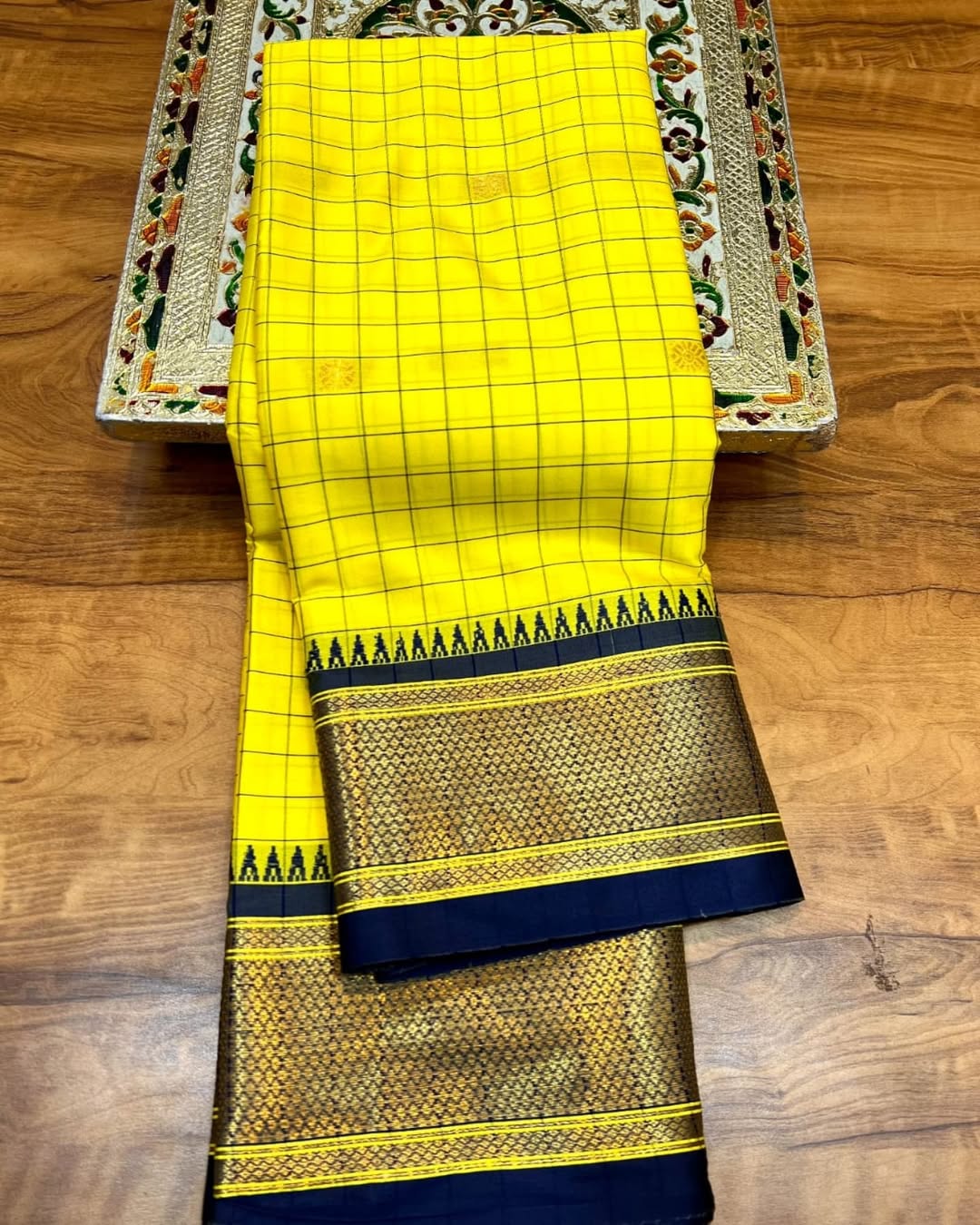 Exclusive Yellow & Black Chex Woven Cotton Silk Saree With Gold Zari Waving Work
