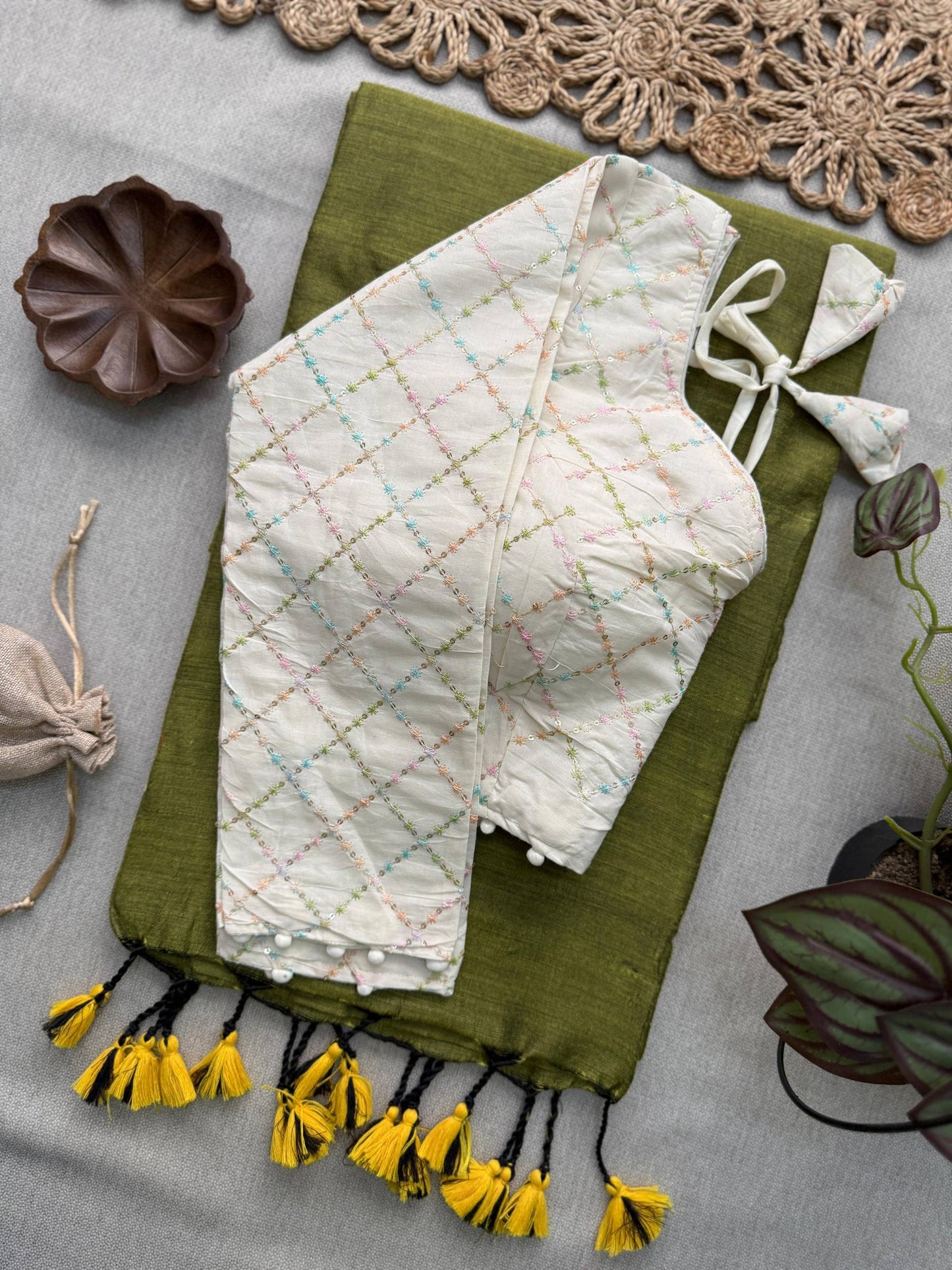 Stylish- Mahendi Handloom Cotton Saree With Havy Embroidery Work Stitched Blouse