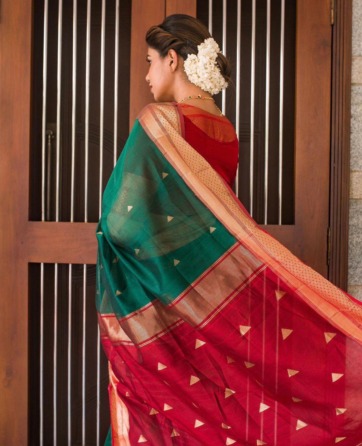 TRADITIONAL KANJIVARAM SILK SAREE AND DOUBLE ZARI WOVEN BORDERS WITH RICH PALLU