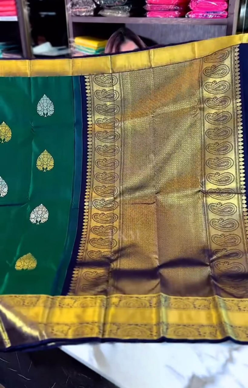 Emerald Green Soft Banarasi Silk Saree With Ineffable Blouse Piece