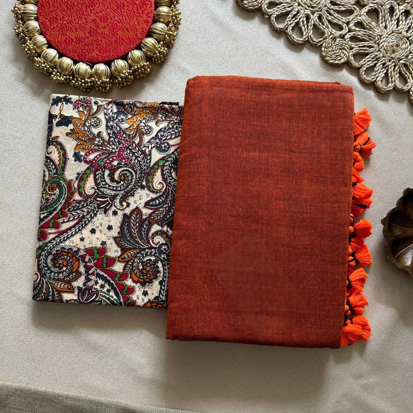 Awsome - Mustered Handloom Cotton Saree With Kalamkari Print Blouse