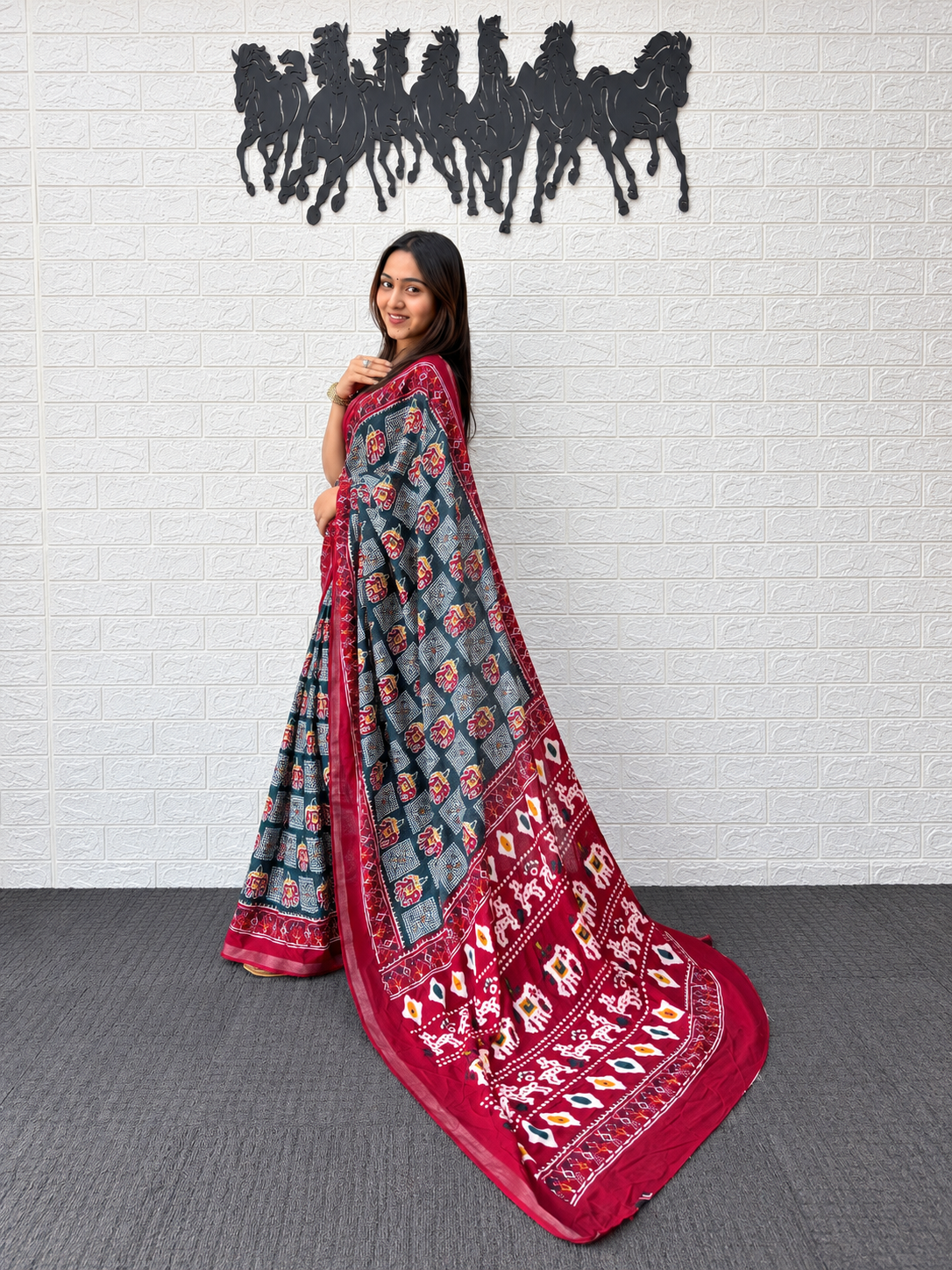 Vintage Harmony Traditional Print Heavy Mal Cotton Saree
