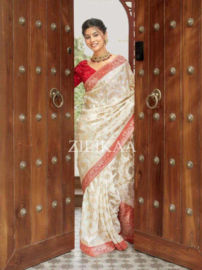 Delectable Beige Soft Silk Saree With Smashing Blouse Piece
