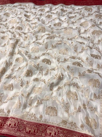 Delectable Beige Soft Silk Saree With Smashing Blouse Piece