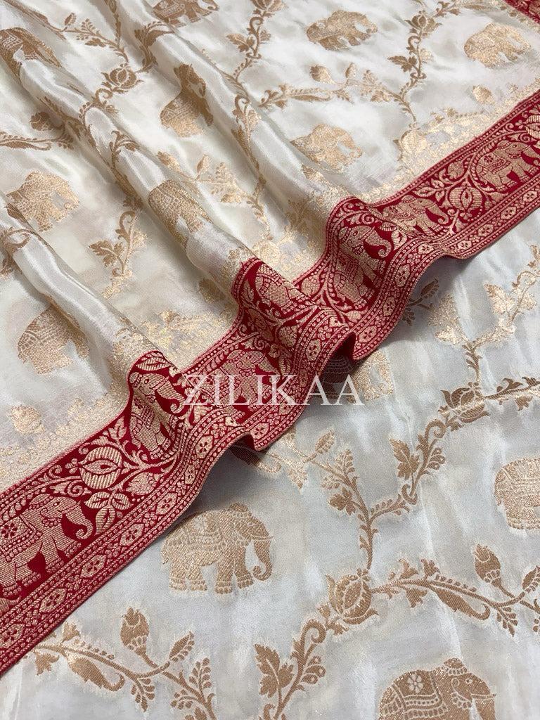 Delectable Beige Soft Silk Saree With Smashing Blouse Piece