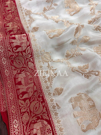 Delectable Beige Soft Silk Saree With Smashing Blouse Piece