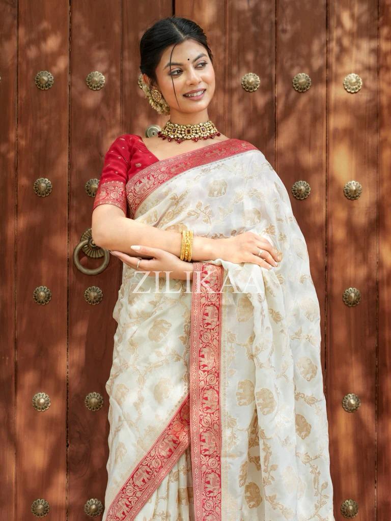 Delectable Beige Soft Silk Saree With Smashing Blouse Piece