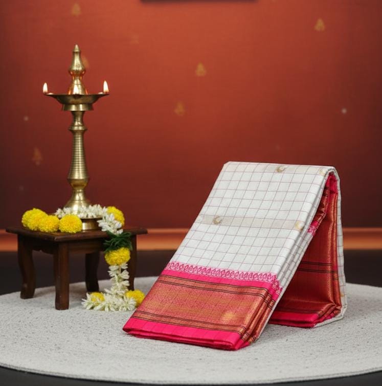 Exclusive Checks Aura Soft Silk Saree With Zari Waving Work