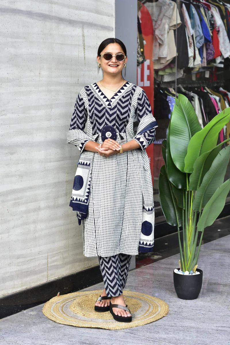 VERY BEAUTIFUL PURE MUL JAIPUR COTTON EMBROIDERY SUIT SET