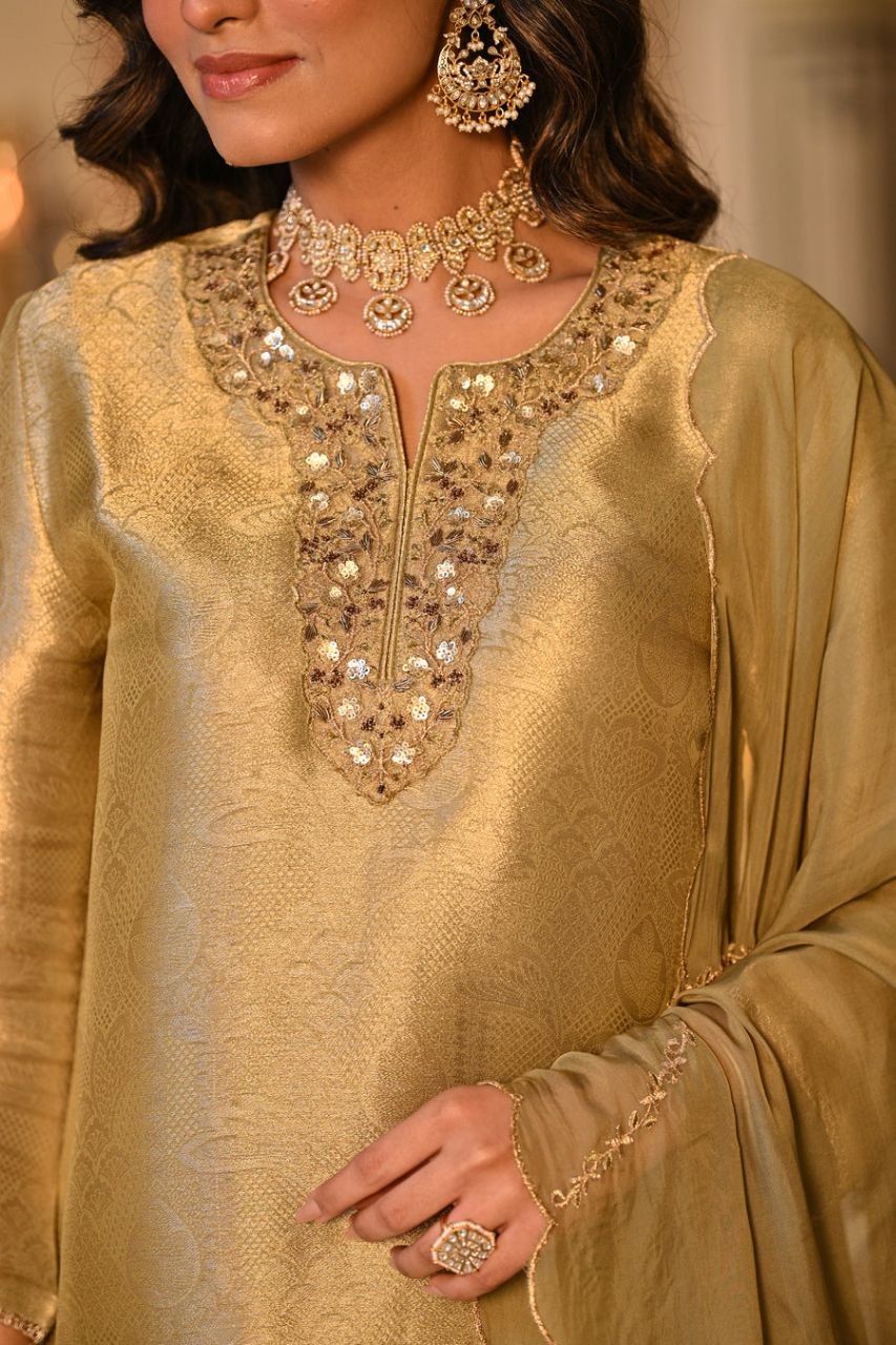 Elegant Kanjivarm Silk Embroidered Kurta Set with Dupatta