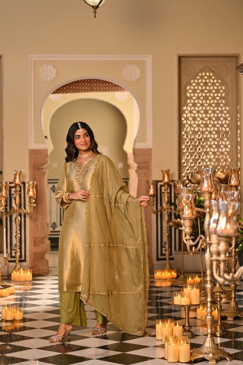 Elegant Kanjivarm Silk Embroidered Kurta Set with Dupatta
