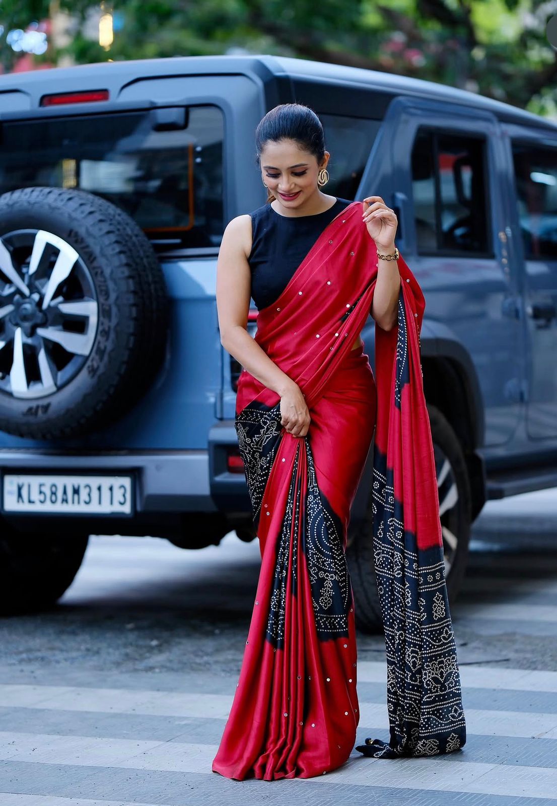 Vibrant Kutch  Hand Crafted Mirror Work Premium Saree