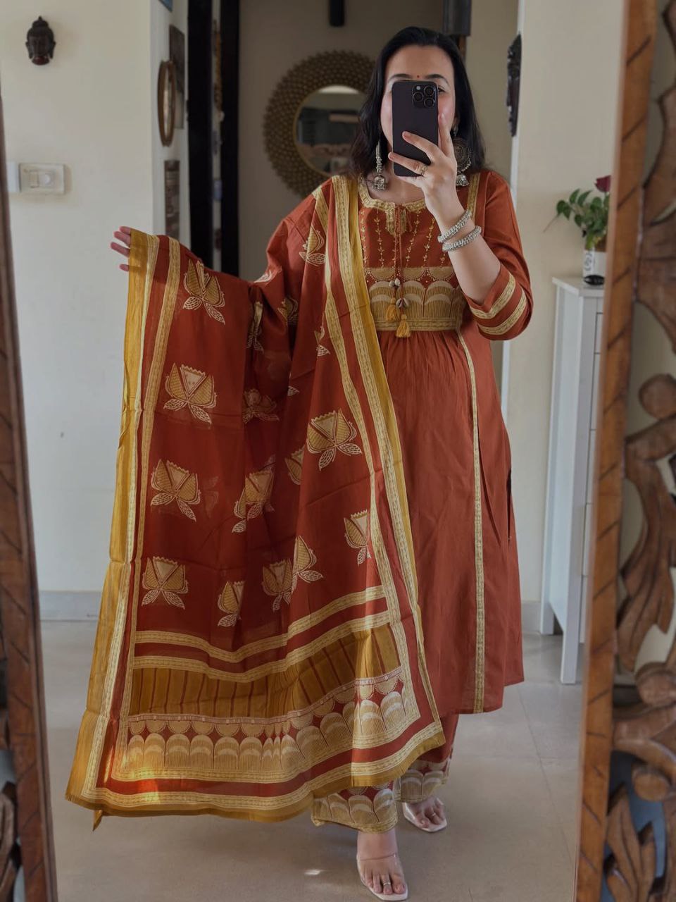 VARY AESTHETIC PURE MUL COTTON EMBROIDERY SUIT SET