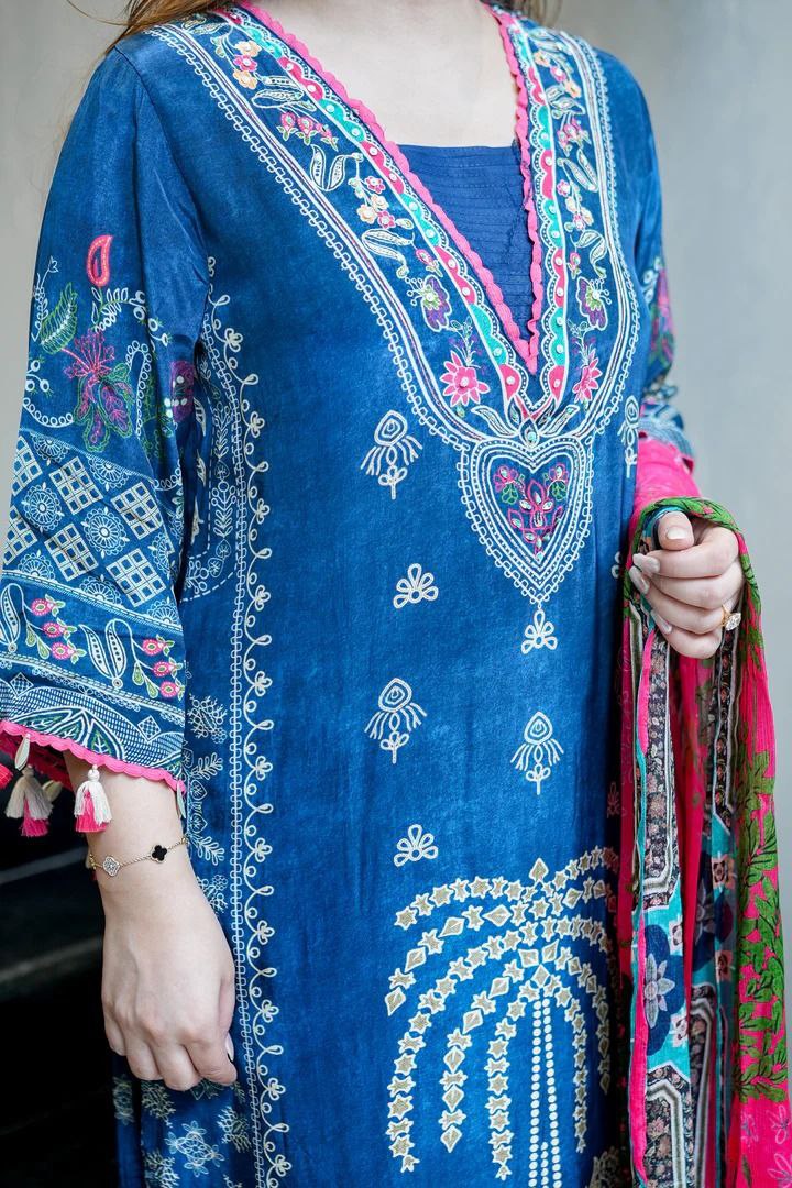 NAVY BLUE EMBROIDERED MUSLIN SUIT SET WITH PRINTED DUPATTA