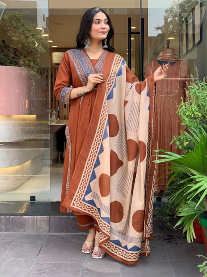 VERY CHARMING PURE KANJIVARAM SUIT SET WITH ZAR WEAVING