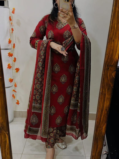 Red Mul Cotton Suit Adorned with Elegant Embroidery