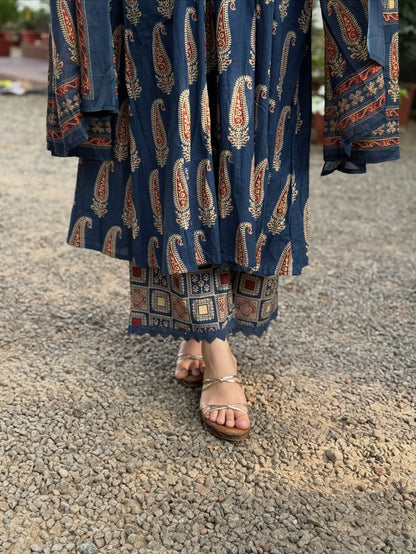 VERY BEAUTIFUL PURE COTTON AJARAKH SUIT SET
