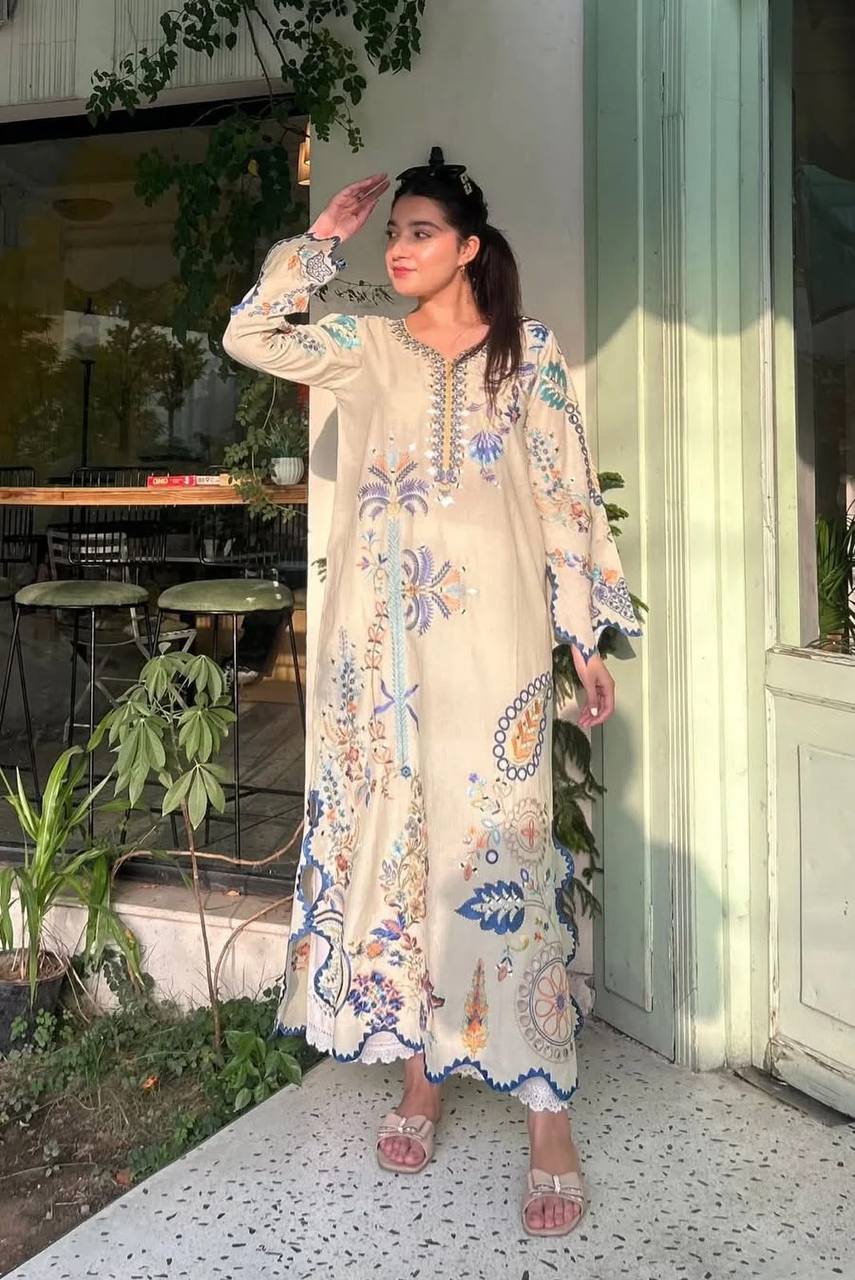 Aaina Glam Beautiful Suit Set